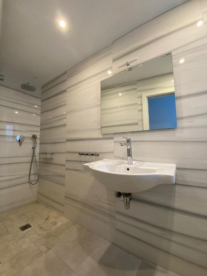 New Townhouse In The Heart Of Nerja With Jacuzzi 빌라 외부 사진