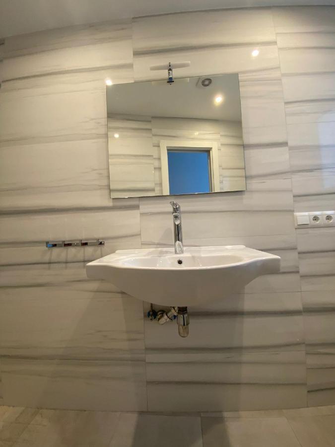 New Townhouse In The Heart Of Nerja With Jacuzzi 빌라 외부 사진