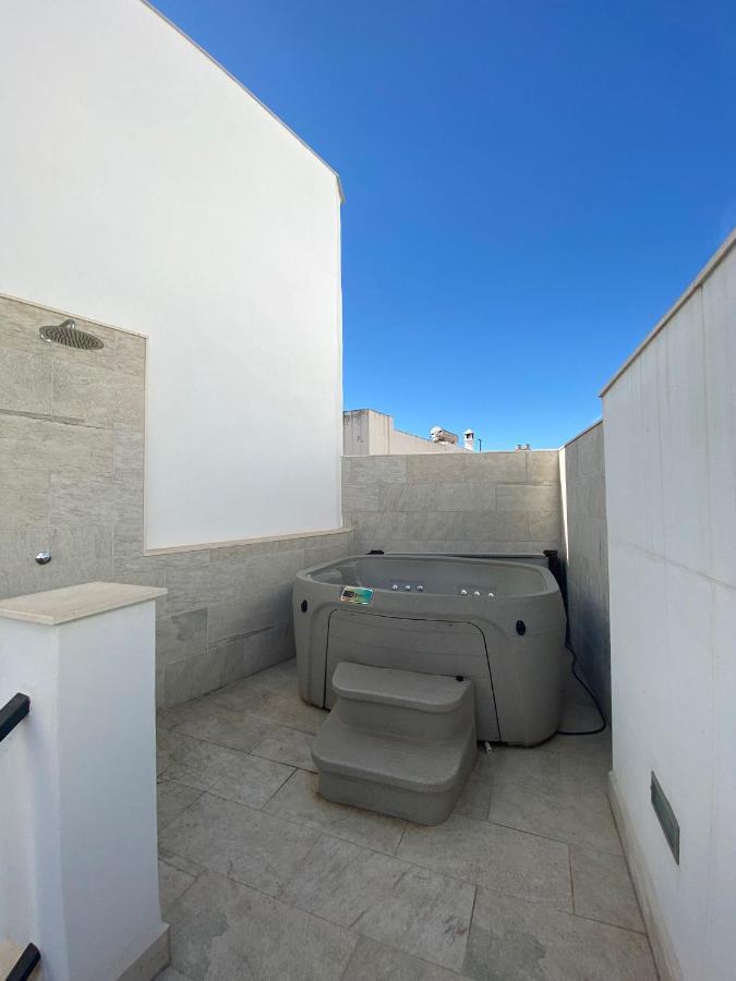 New Townhouse In The Heart Of Nerja With Jacuzzi 빌라 외부 사진